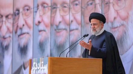 ईरान में चेतना दिवस के मौक़े पर राष्ट्रपति रईसी का धमाकेदार भाषण, देश के ख़िलाफ़ षड्यंत्र रचने वालों को जनता का मुंहतोड़ जवाब