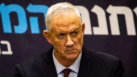 חברי מפלגתו של גנץ דוחקים בו לעזוב את הממשלה