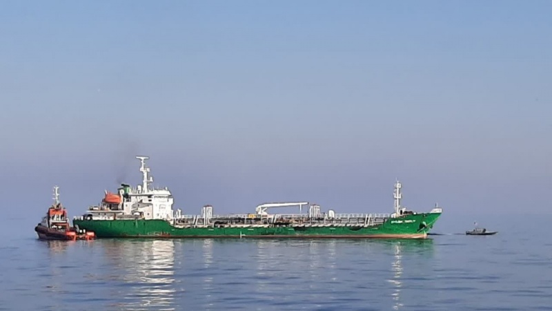 Захват нефтяного танкера с контрабандным топливом ВМС КСИР