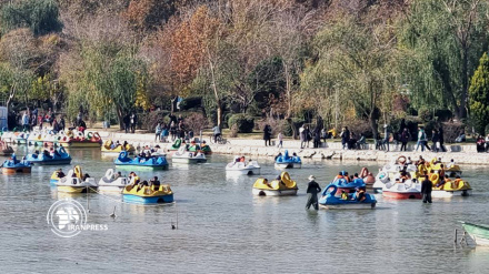 (FOTO) Lungo il fiume Zayandeh-Rud con la famiglia