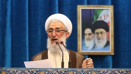 Imami i namazit të së premtes në Teheran:  Regjimi sionist po përjeton fundosjen e tij