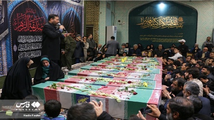 (FOTO DEL GIORNO) Iran, tornano le salme di 8 martiri 