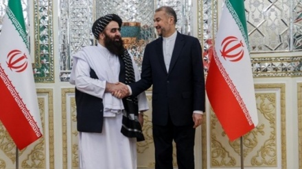 阿米尔·阿卜杜拉希扬在德黑兰与阿富汗临时政府代理外长举行磋商
