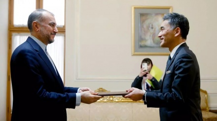 駐イラン日本新大使が、イラン外相へ信任状写し手渡す