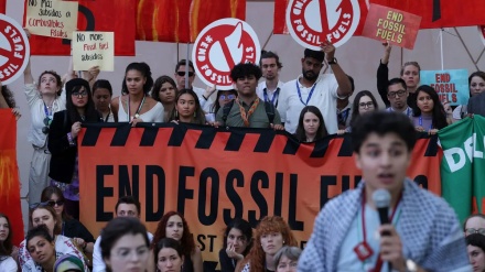 Pengunjuk Rasa Menuntut Diakhirinya Bahan Bakar Fosil di COP28