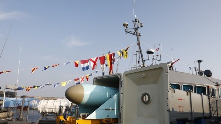 Marina e Iranit merr në dorëzim raketat e reja cruise dhe helikopterët e prodhimit vendas