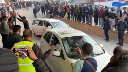 (VIDEO) Decine feriti trasferiti all'ospedale Al-Nasser a Khan Yunis, nel sud di Gaza.