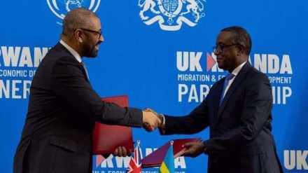 UK signs controversial asylum treaty with Rwanda