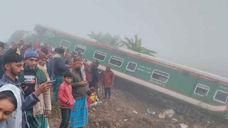 বাংলাদেশে রেল লাইনে নাশকতা: ৭ বগি লাইনচ্যুত, নিহত ১