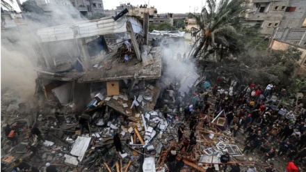  Israel ‘carpet-bombs’ Gaza amid starvation, epidemic, coms blackout 