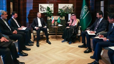 伊朗外长和沙特外交大臣在日内瓦举行会议 