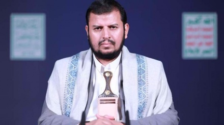  Ansarullah leader warns US ships will be targeted if Yemen attacked 