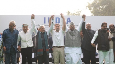 দিল্লিতে ‘ইন্ডিয়া’ জোটের প্রতিবাদ সমাবেশ, বিজেপিকে ক্ষমতাচ্যুত করার অঙ্গীকার  