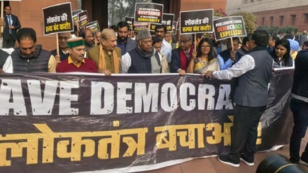 সংসদ থেকে সাসপেন্ড হওয়া বিরোধী এমপিদের সংখ্যা বেড়ে ১৪৬, দিল্লিতে প্রতিবাদ মিছিল 