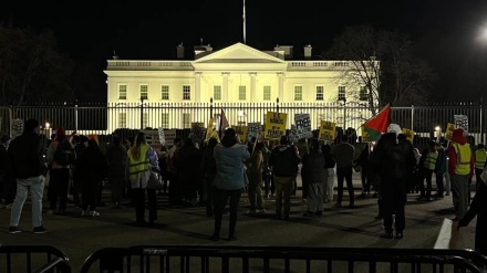 米ホワイトハウス前で抗議デモ実施、英米のイエメン空爆に反対