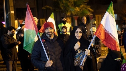 Kenang Syahid Soleimani, Warga Tehran Berkumpul di Bundaran Palestina (2)