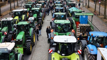 Thousands of tractors block Berlin as farmers protest over fuel subsidy cuts