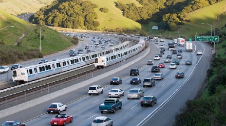 Usa, treno deraglia e prende fuoco a San Francisco: diversi feriti 