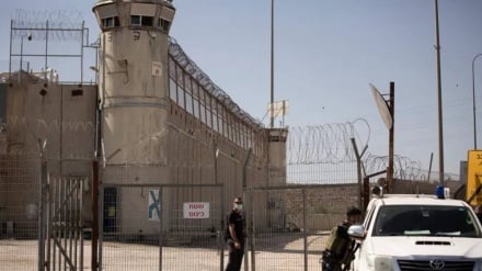Palestinese racconta calvario vissuto in prigioni israeliane “simili a Guantanamo”