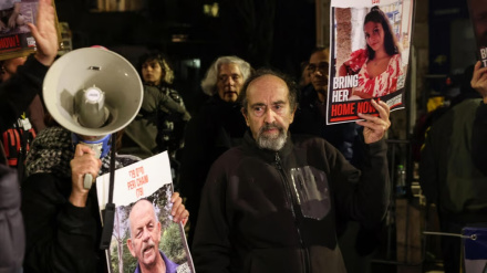 השבת השנייה ברציפות: משפחות אסירים מפגינות מחוץ לבית נתניהו