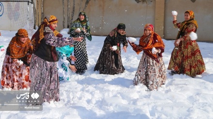 Argëtim pas reshjeve të dëbores në fshatrat e rajonit Ahar të provincës Azerbajxhani Lindor në Iran/Foto