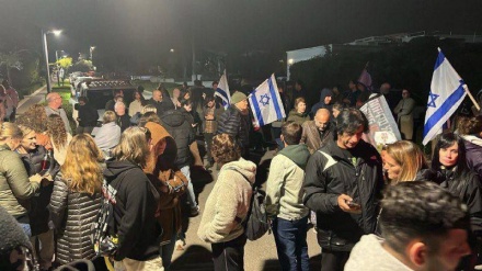 Нетаньяху үйінің алдында тұтқындардың отбасылары наразылық шеруге жиналды