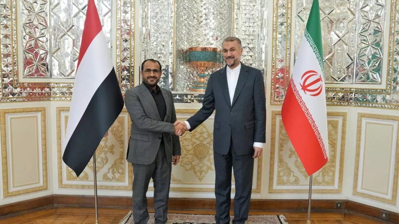ईरानी विदेश मंत्री की अंसारुल्लाह के प्रवक्ता से हुई मुलाक़ात, यमन द्वारा अंजाम दी गईं कार्वाहियों की सराहना