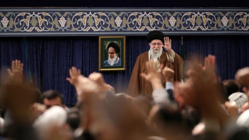 رهبر معظم انقلاب اسلامی: بیرون کشیدن مردم از صحنه راهبرد دشمنان سرزمین پاک ایران اس