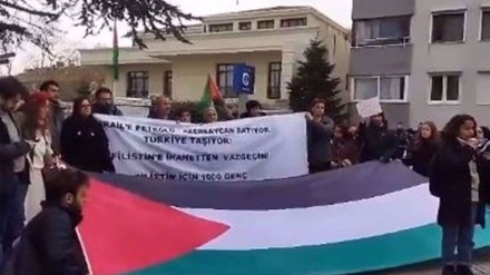 Antiisraelische Demonstranten versammeln sich vor aserbaidschanischem Konsulat in der Türkei