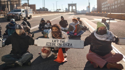 New York, i pro-palestinesi bloccano maggiori ponti e tunnel, oltre 300 arresti + VIDEO
