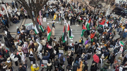 新宿東口でパレスチナ支持デモ