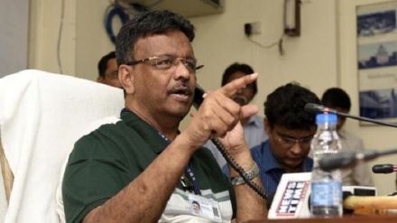 চাকরি দিয়ে পয়সা নেওয়ার মতো ঘৃণ্য কাজ করার চেয়ে মায়ের মাংস কেটে খাওয়া ভালো: ফিরহাদ হাকিম 