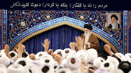(FOTO) Ayatollah Khamenei e le guide delle preghiere del Venerdi'