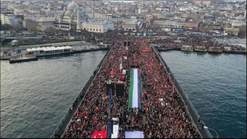 İstanbul'da Gazze'ye destek için büyük yürüyüş düzenlendi