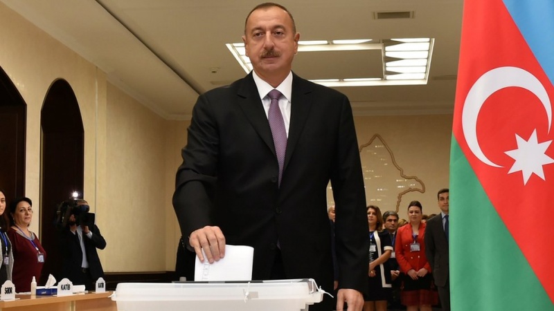 Azerbaycan Cumhurbaşkanlığı seçimi adaylarının isimlerinin onaylanması