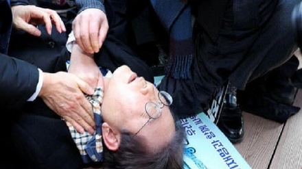 דרום קוריאה: ראש האופוזיציה נדקר בצווארו