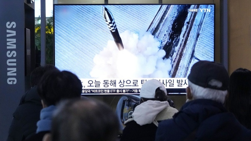 北朝鮮が中距離弾道ミサイル発射