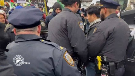 (VIDEO) New York, polizia si scontra con dimostranti pro-palestinesi