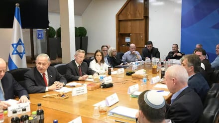 תעשיית ההדלפות-פשיטת רגל פוליטית