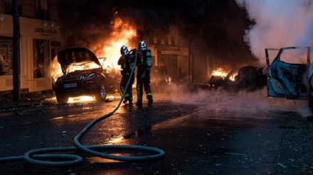 Rivolta di Capodanno in Francia; 380 persone arrestate e 750 automobili bruciate