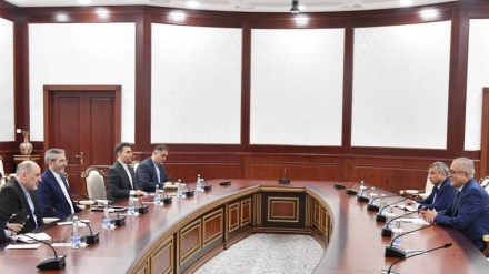 İron iyən Uzbəkiston de ixtisodi diplomatiya inkişofı əloğədor bə roziyəti omən.