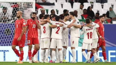 شروع تماشایی تیم ملی فوتبال ایران در جام آسیا؛ ایران ۴ - فلسطین ۱