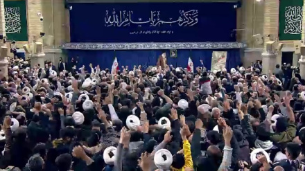 (VIDEO) Momento dell'ingresso dell'Ayatollah Khamenei in sala di Hosseinieh 