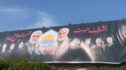 (VIDEO) Baghdad, gigante banner per ricordare martire Soleimani