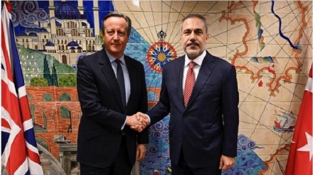 Türkiye ve İngiltere Dışişleri Bakanları Yemen'deki Gelişmeleri Görüştü