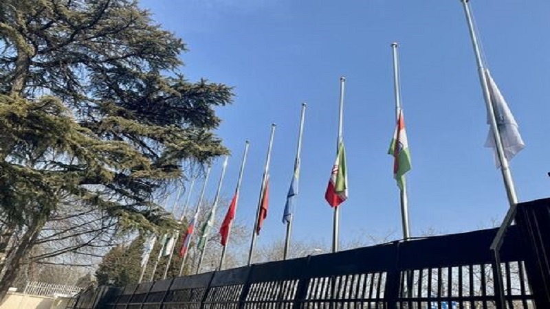 پرچم کشورهای عضو شانگهای در احترام به شهدای کرمان نیمه افراشته شد