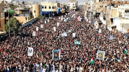 Gli yemeniti sono scesi in strada; 