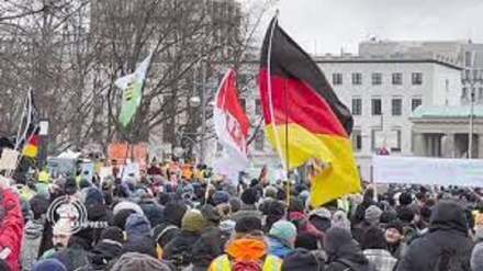 Germania, protesta degli agricoltori contro le politiche del governo 