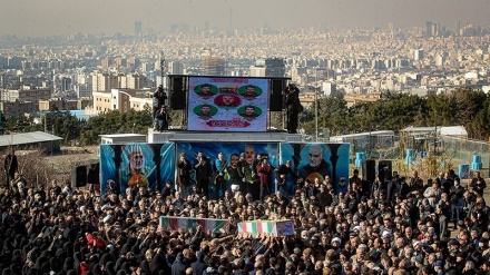 Warga Tehran Hadiri Pemakaman Tiga Syuhada Korban Serangan Israel