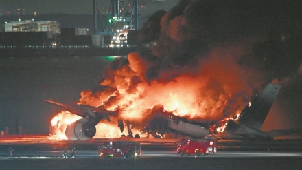 羽田空港で日航機が炎上、海保機との衝突で